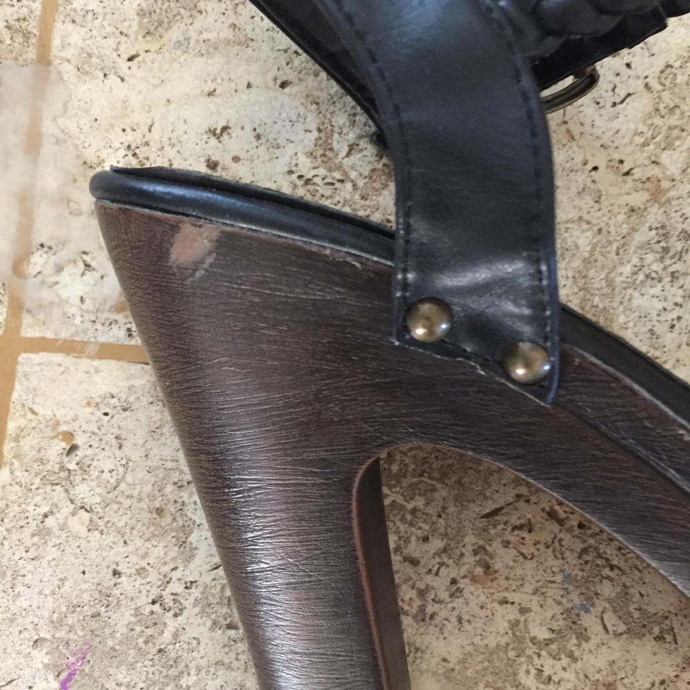 Platform Sandals in Black - Picture 7 of 7